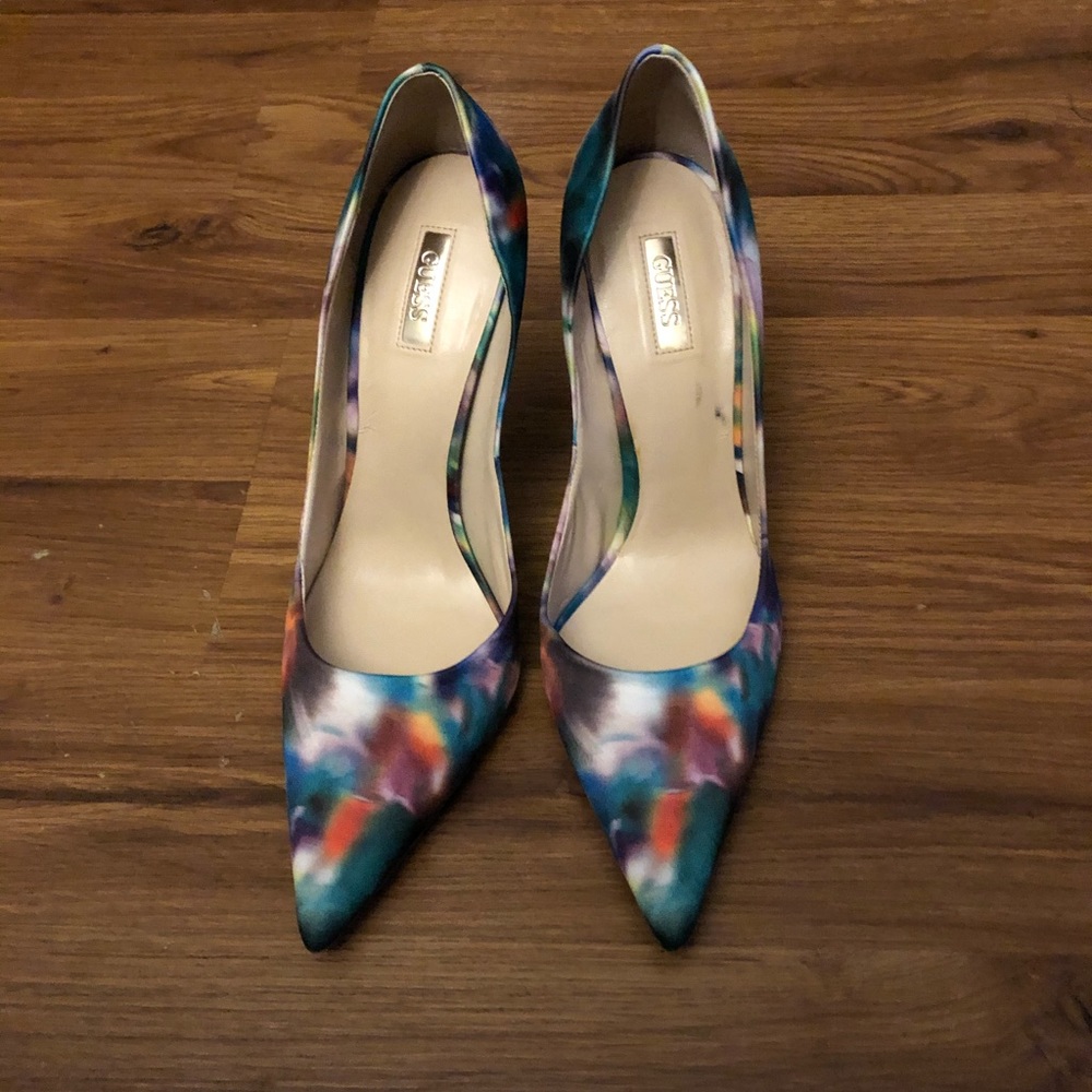 Unique Guess Pointed Toe Pumps - image 2